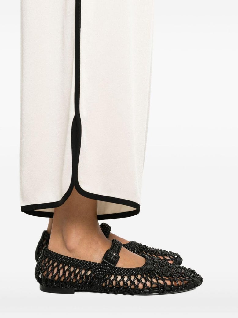 contrasting trim concealed fastening by Selfnex