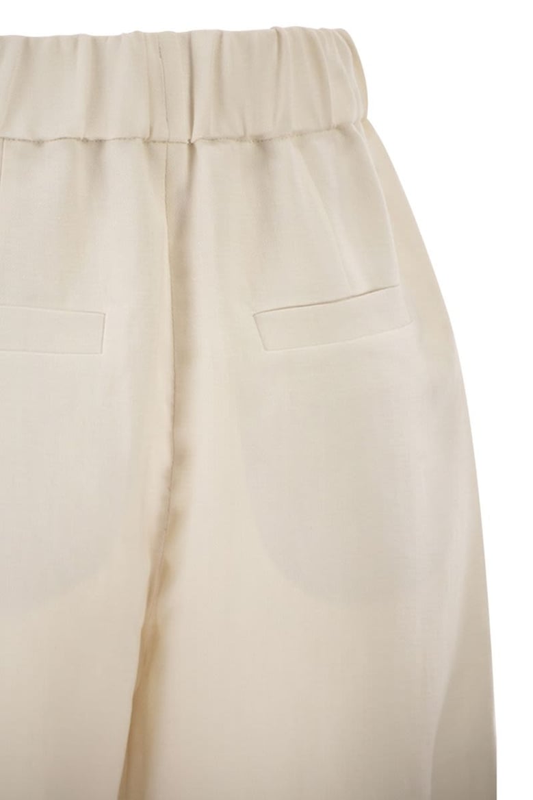 baggy shorts in fluid viscose and linen twill by Selfnex