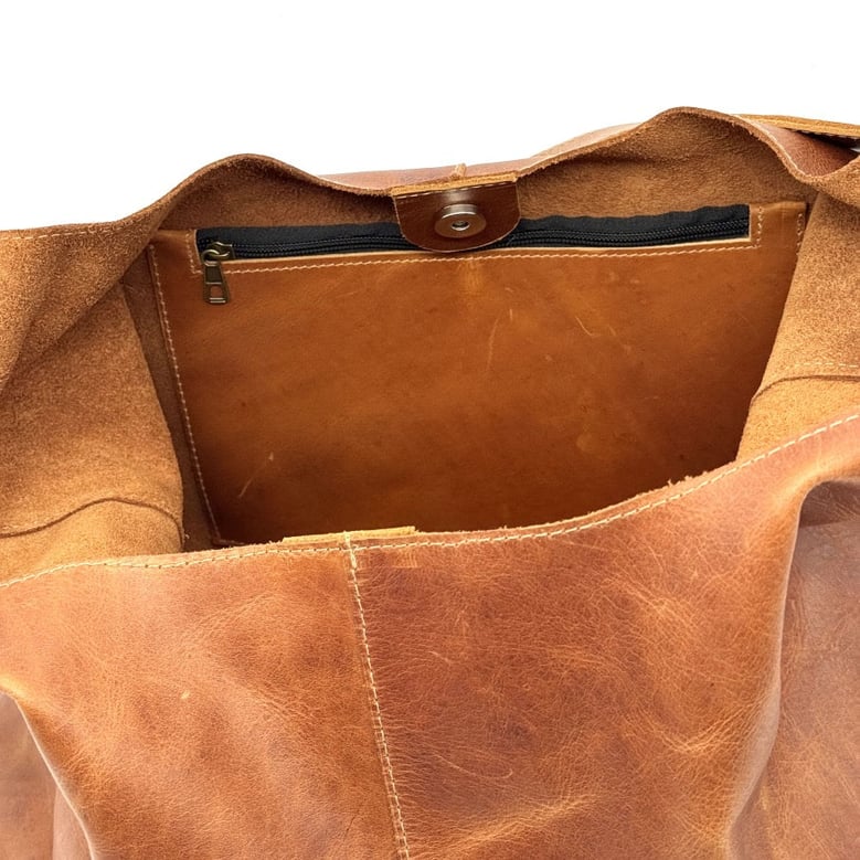 elevated hobo in cognac by Selfnex