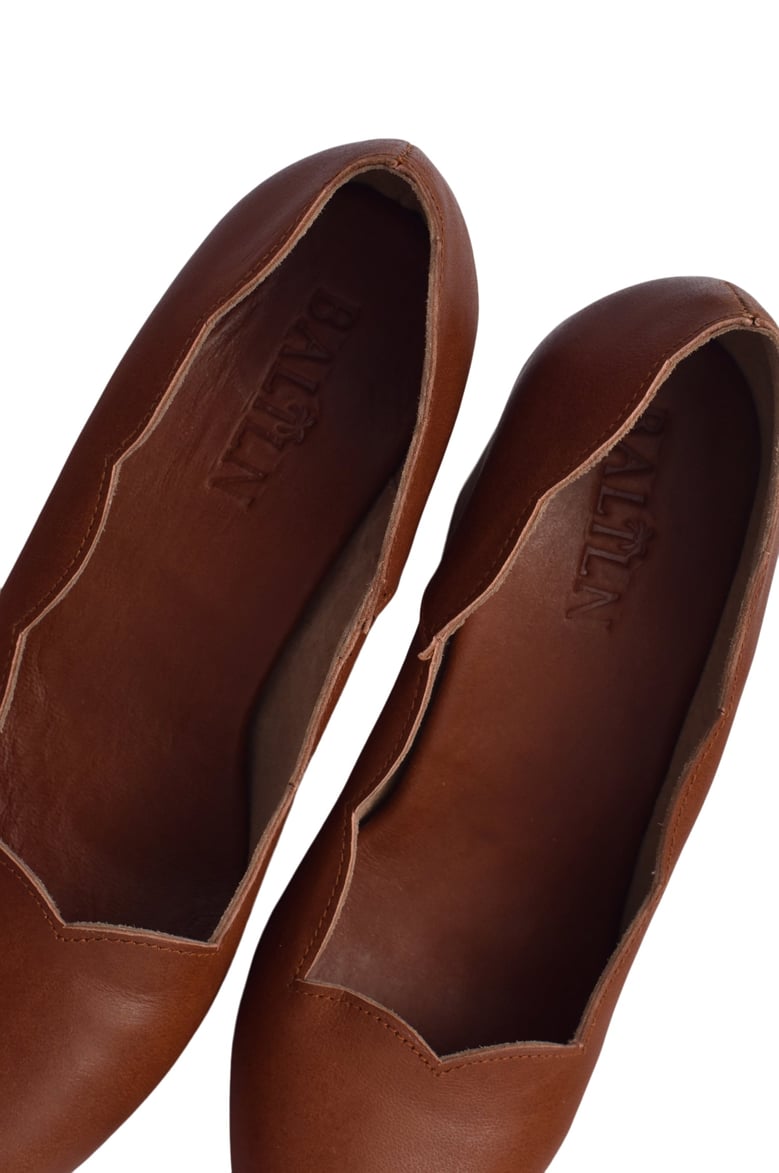 alia classic leather heels by Selfnex