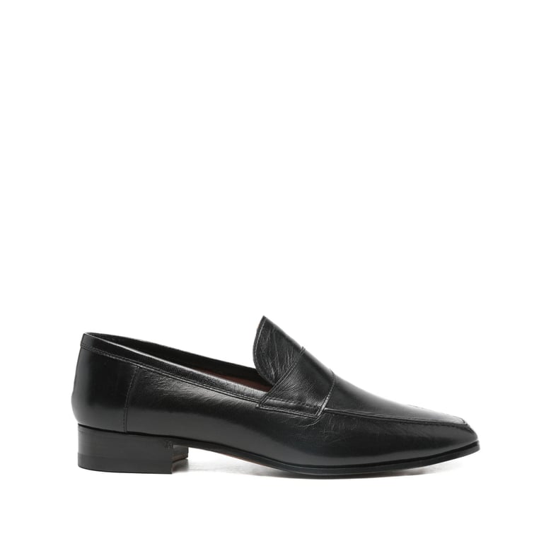 black slip-on shoes with square toe by Selfnex