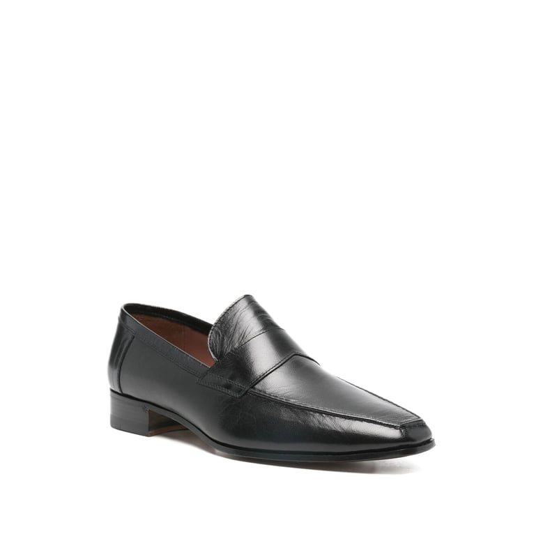 black slip-on shoes with square toe by Selfnex