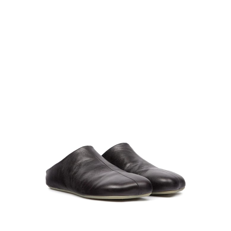 black flat sole square toe slippers by Selfnex