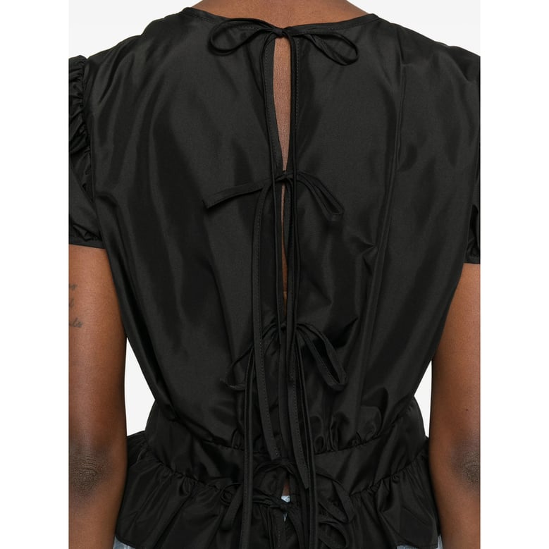 ruffle hem tie-fastening top by Selfnex