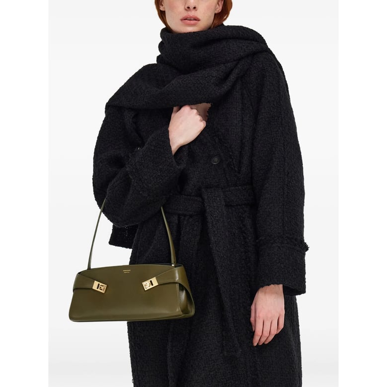 shoulder bag east-west hug green by Selfnex