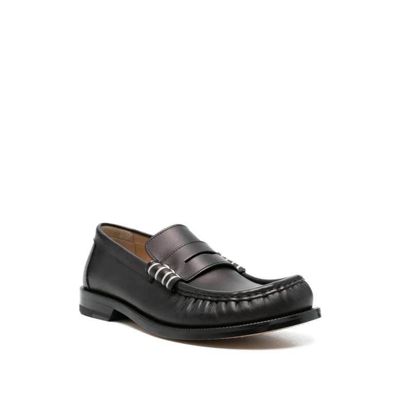 black slip-on low heel shoes by Selfnex