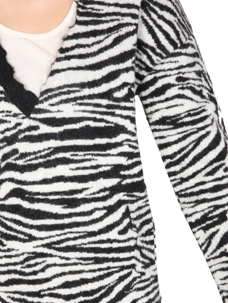 v-neck sweater by Selfnex