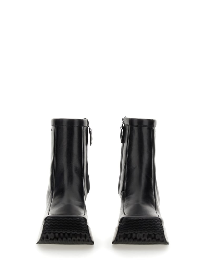 ankle boot with square toe by Selfnex