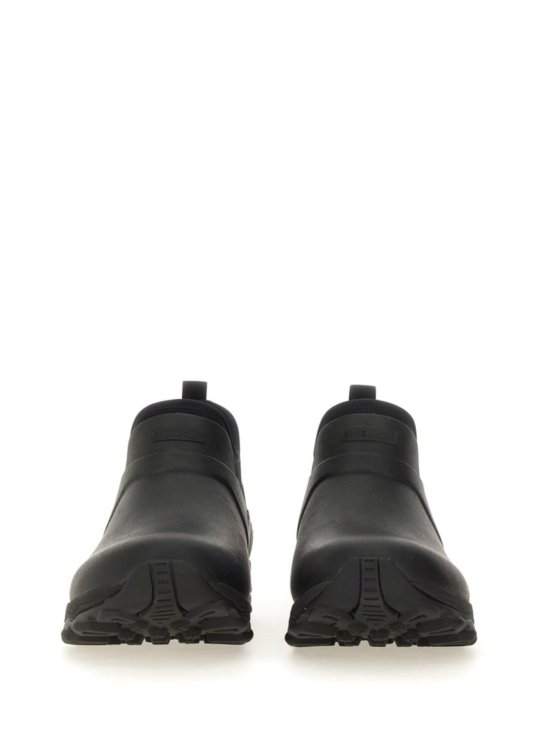 chelsea boot in black by Selfnex