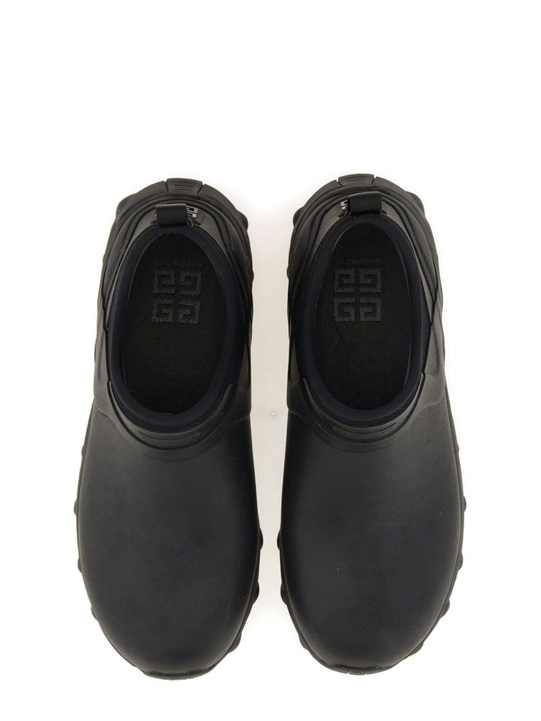chelsea boot in black by Selfnex