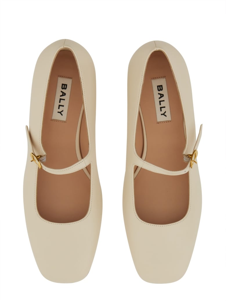 leather pumps by Selfnex