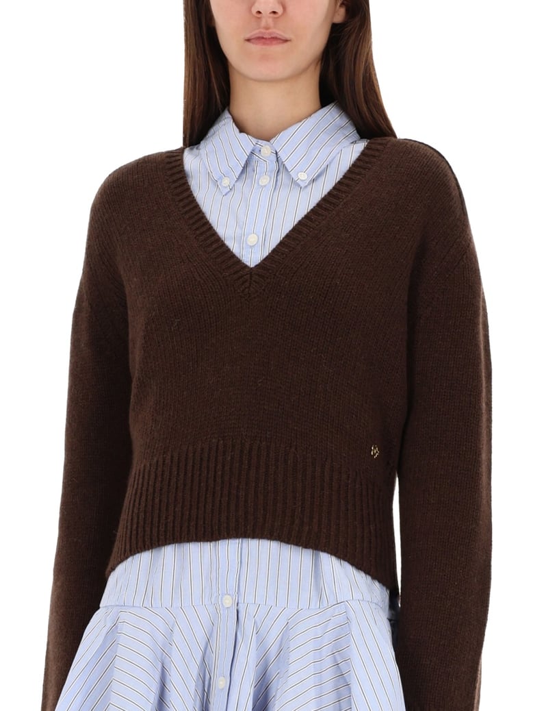 v-neck sweater in brown by Selfnex