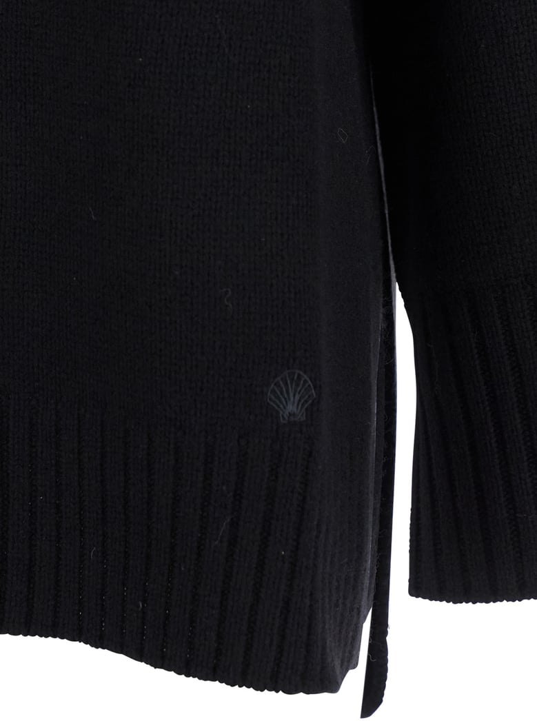 black crew neck sweater in wool by Selfnex