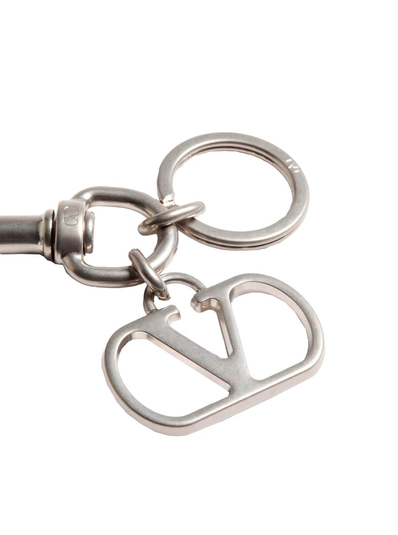 metallic keyring with vlogo charm by Selfnex