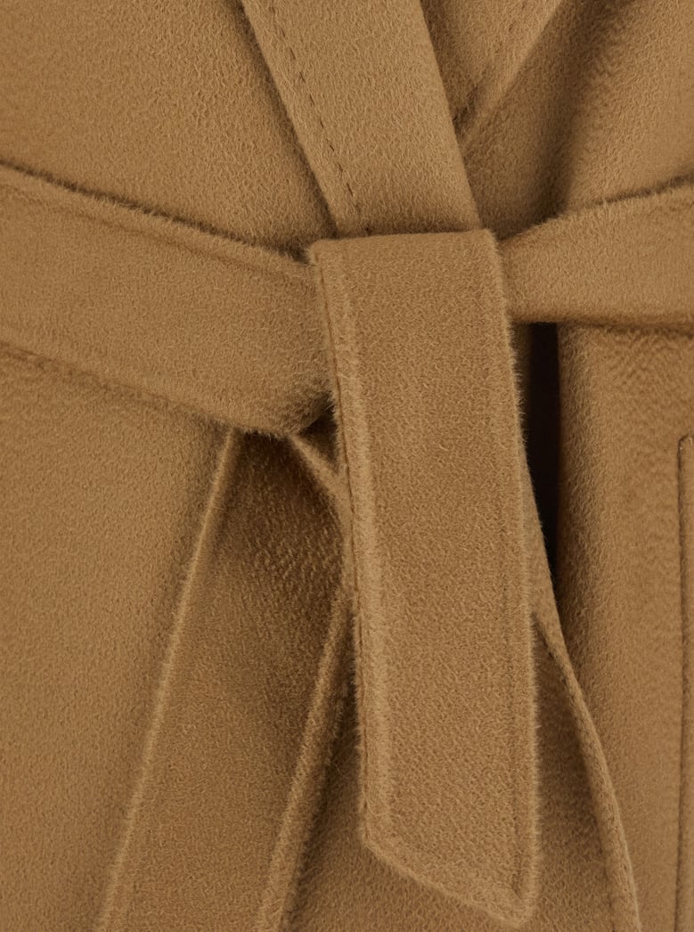 beige cashmere coat with wide notched revers by Selfnex