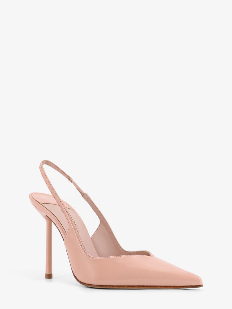 vivienne patent leather pumps by Selfnex