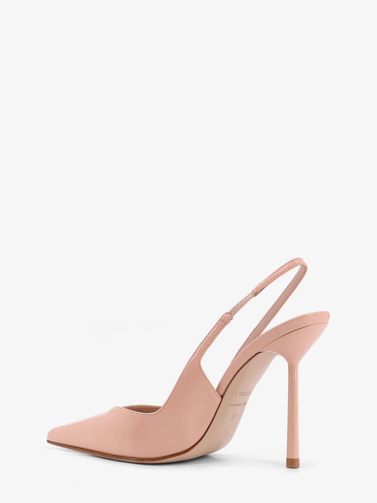 vivienne patent leather pumps by Selfnex