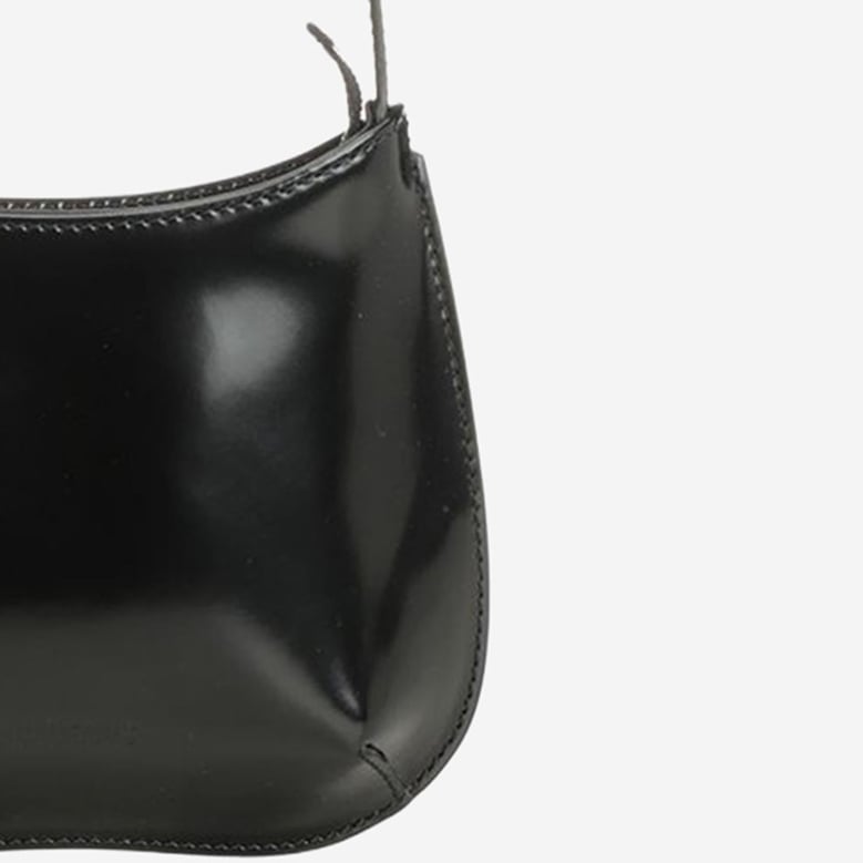 le petit bisou shoulder bag by Selfnex