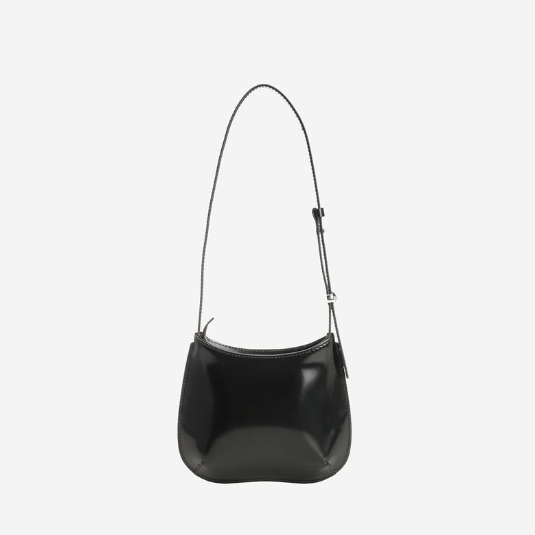 le petit bisou shoulder bag by Selfnex